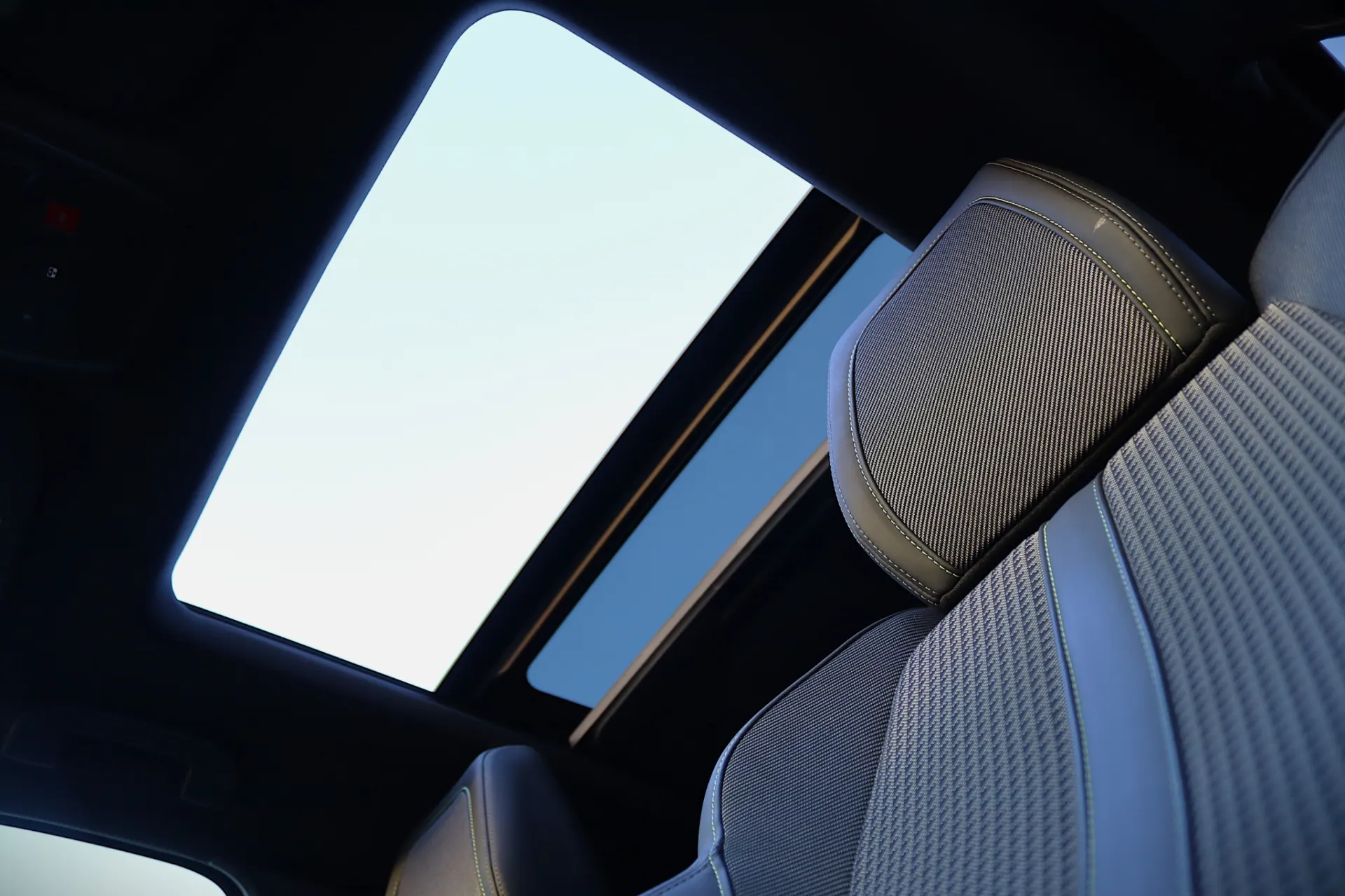 Peugeot e-2008 50 kWh GT 21