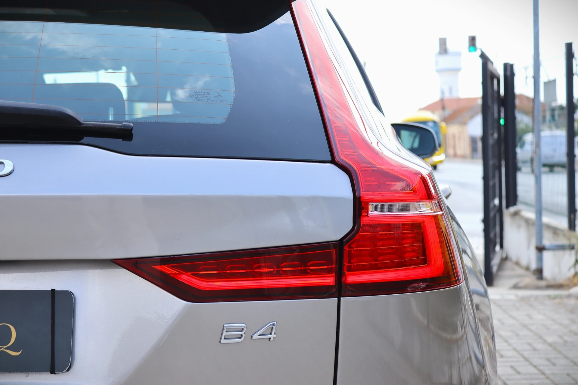 Volvo V60 B4 Momentum 12