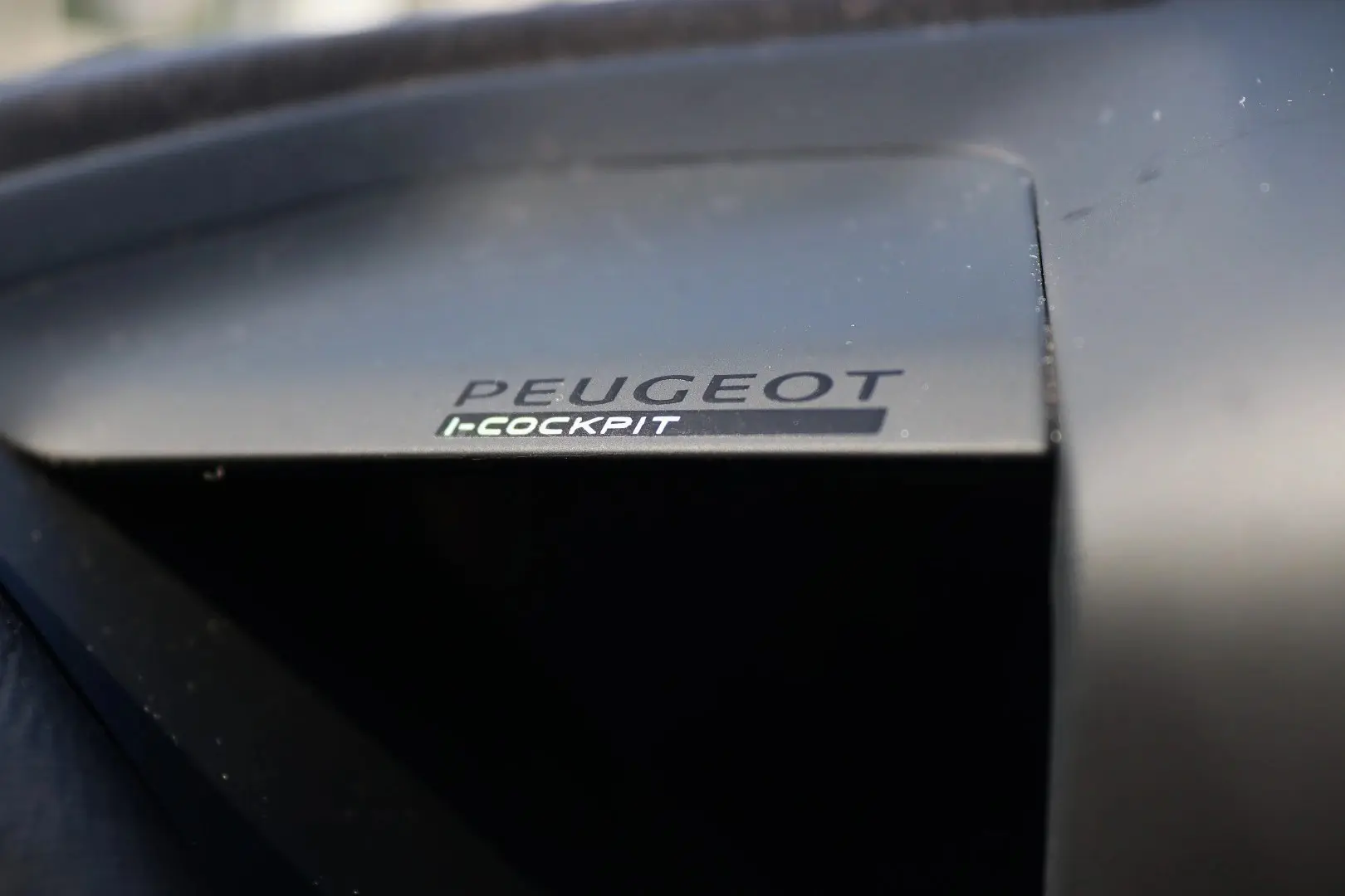 Peugeot 2008 1.5 BlueHDi Allure EAT8 6