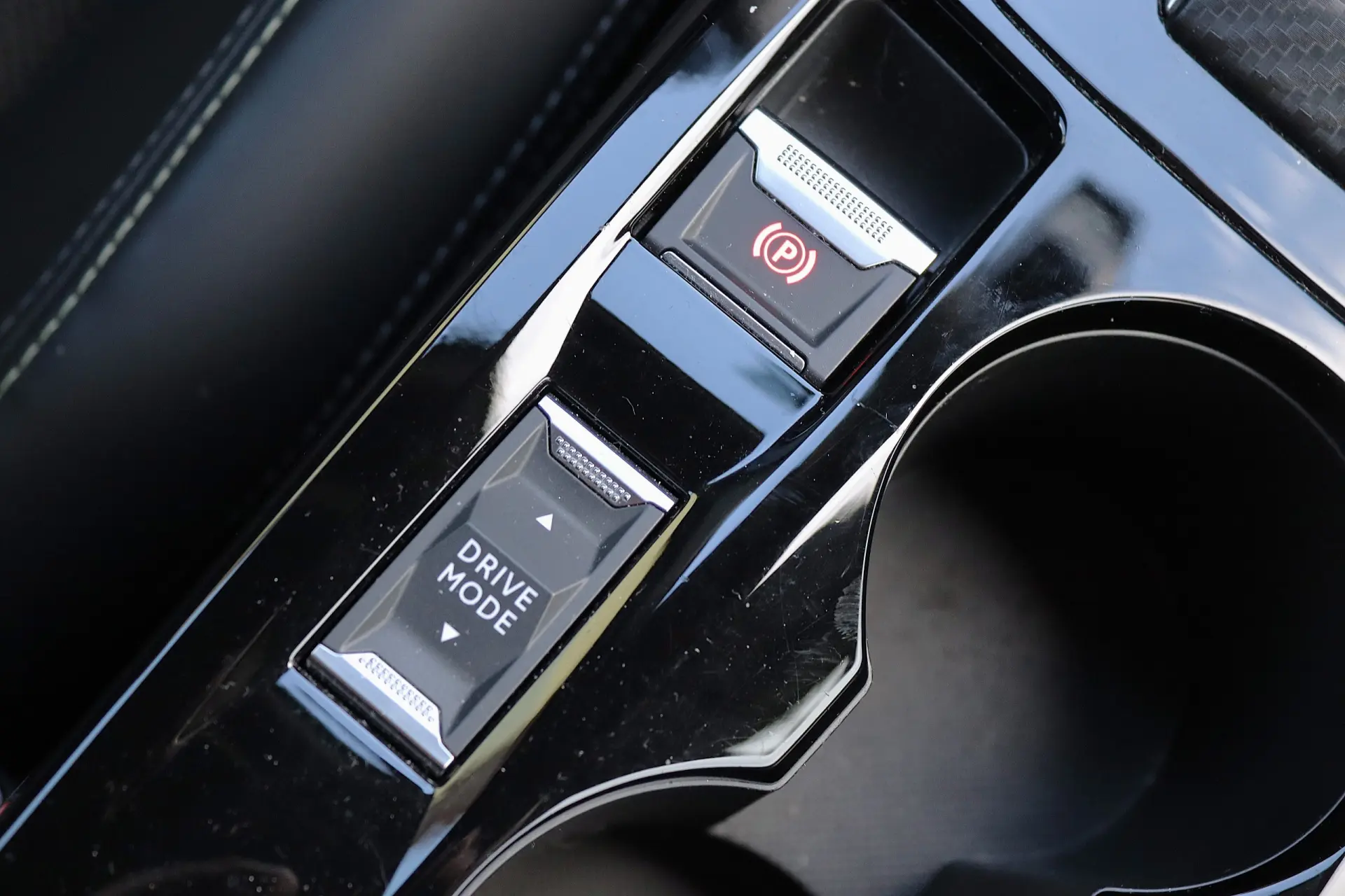 Peugeot e-2008 50 kWh GT 27