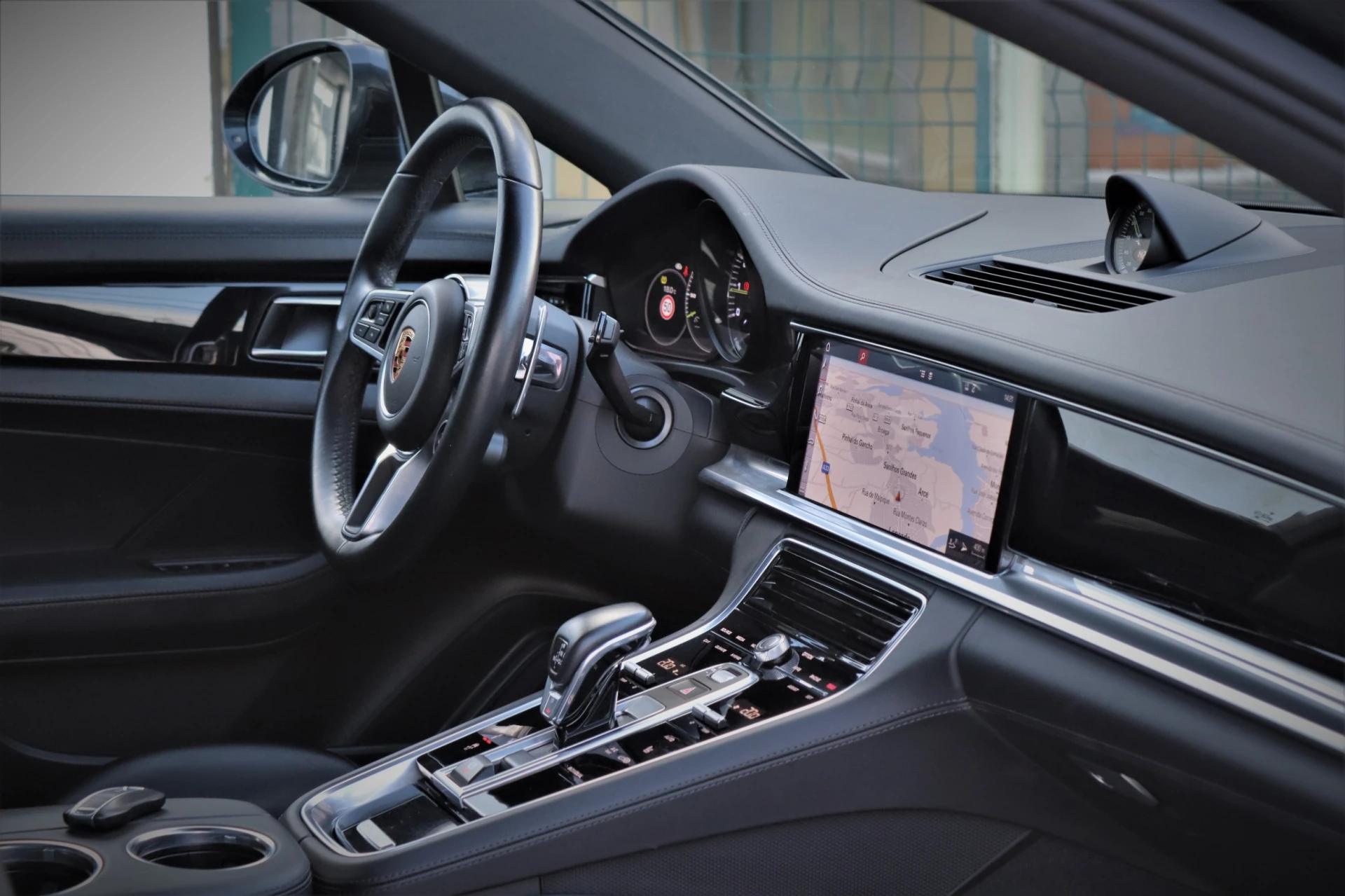 Porsche Panamera Sport Turismo 4 E-Hybrid 16