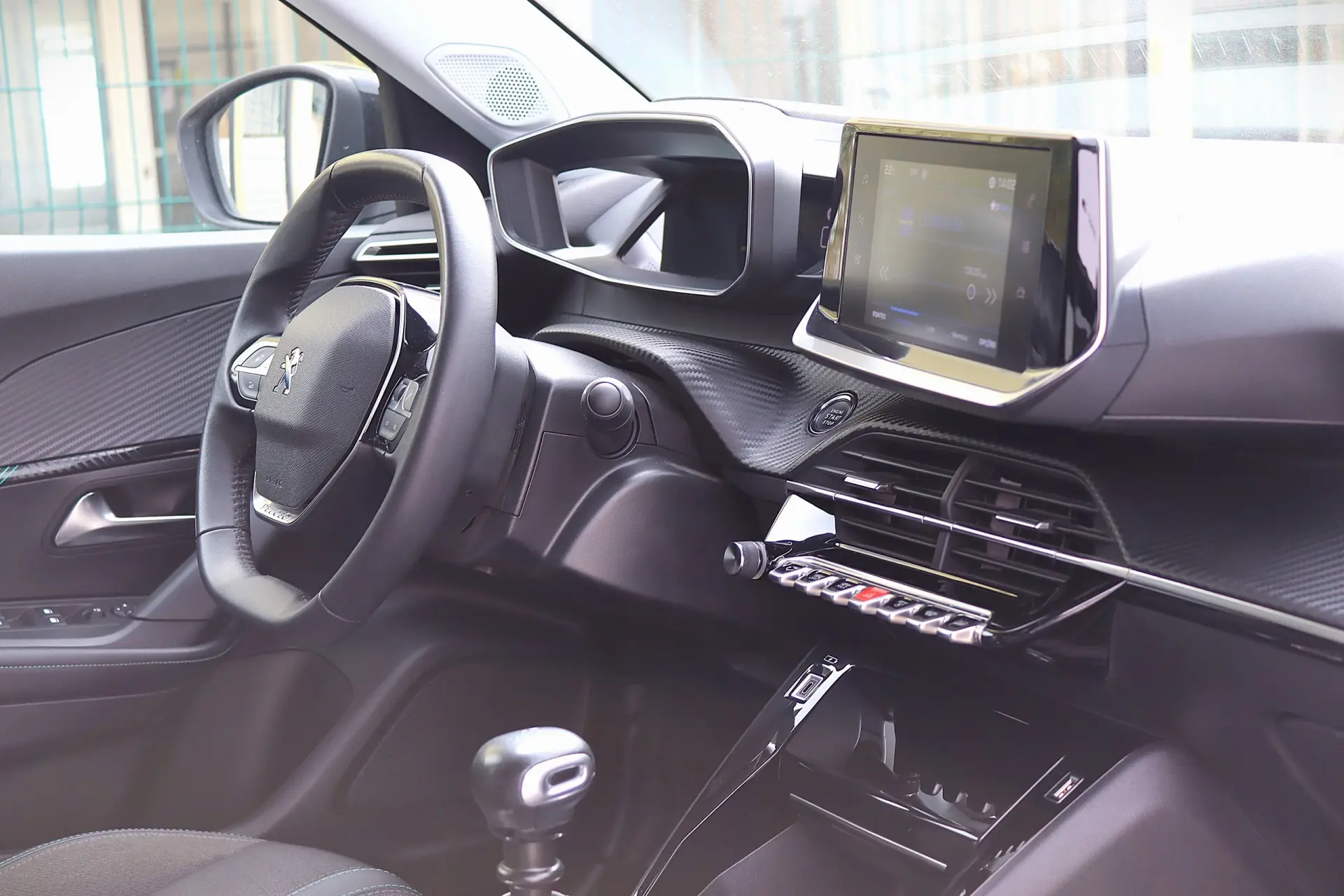 Peugeot 2008 1.2 PureTech Allure 23