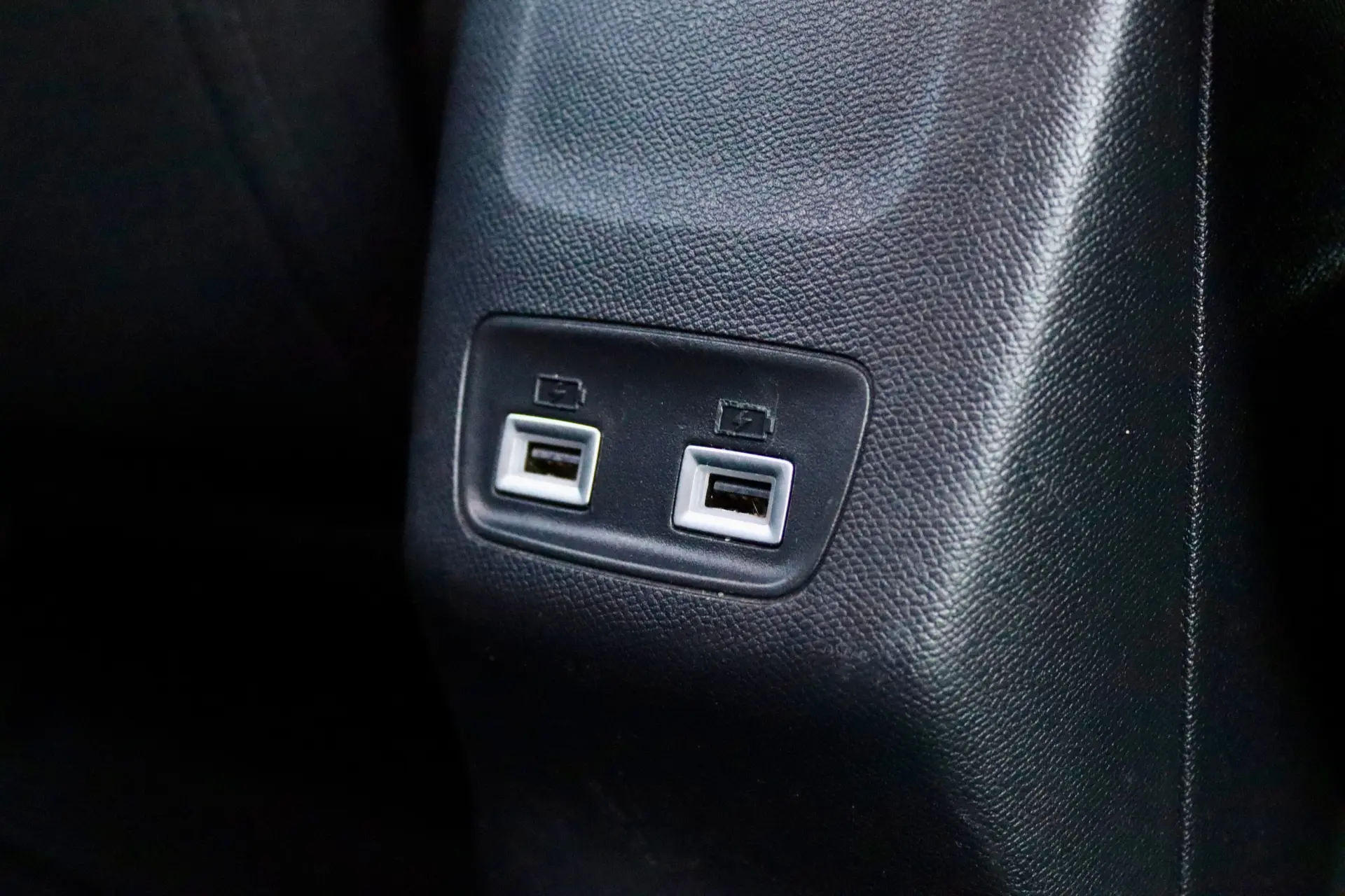 Peugeot e-2008 50 kWh Allure Pack 33