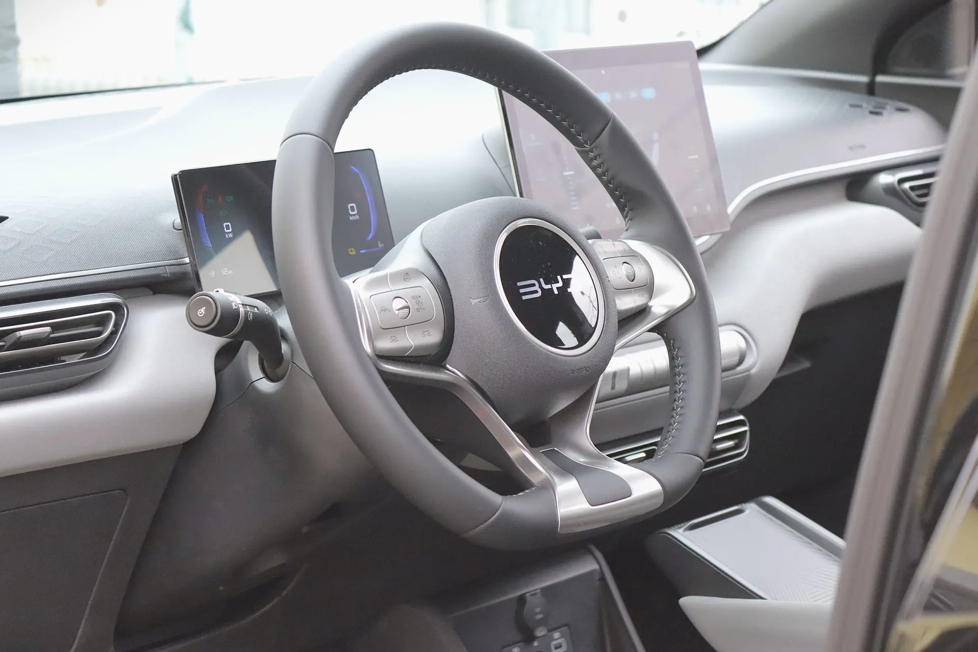 BYD Dolphin Surf 43.2 kWh Boost 19