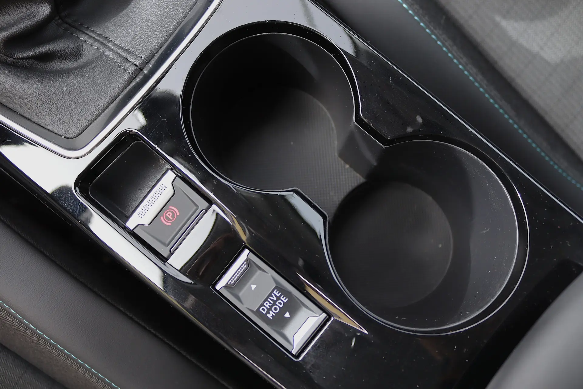 Peugeot 2008 1.2 PureTech Allure 14