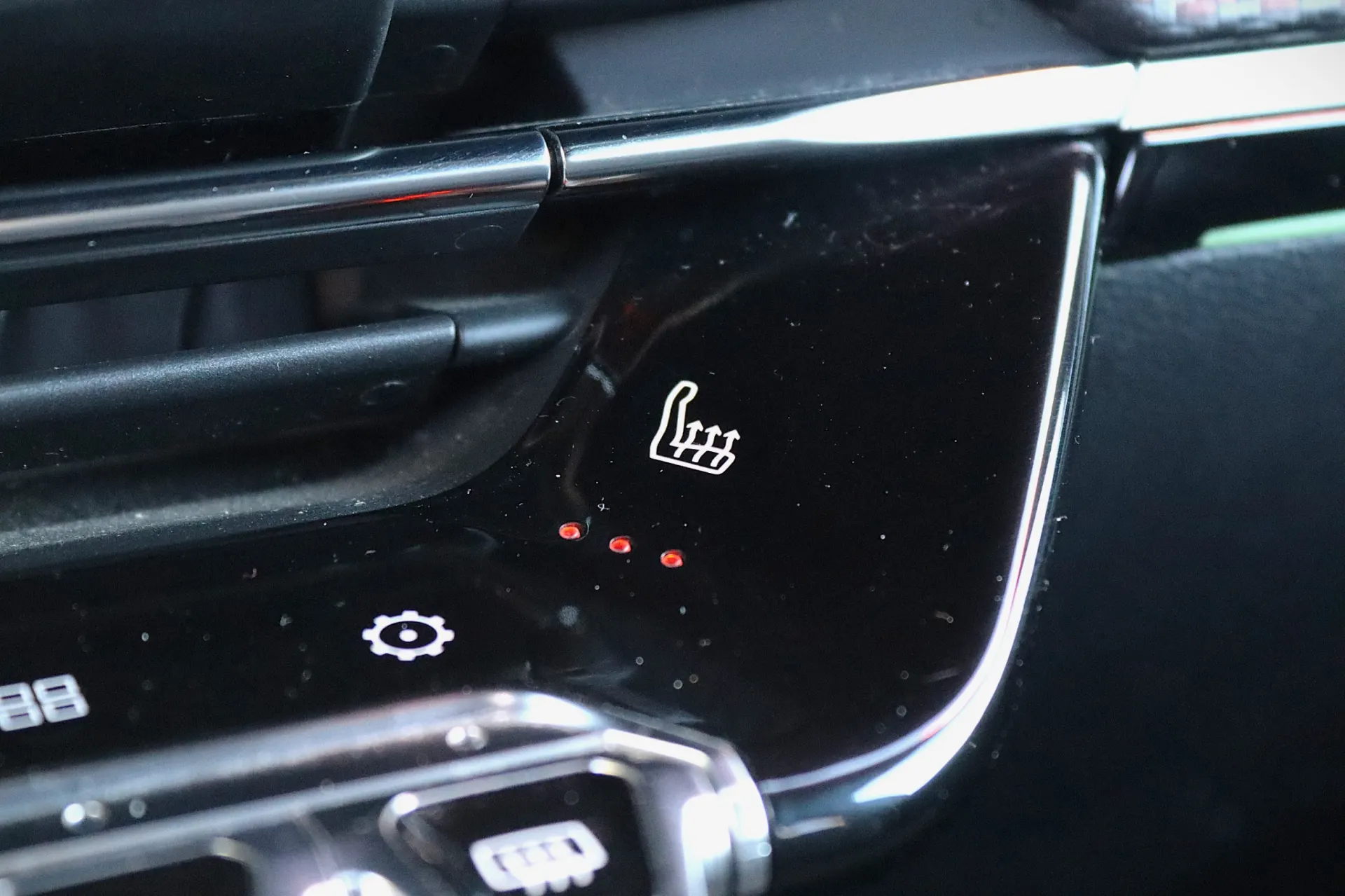 Peugeot 2008 1.2 PureTech GT EAT8 7