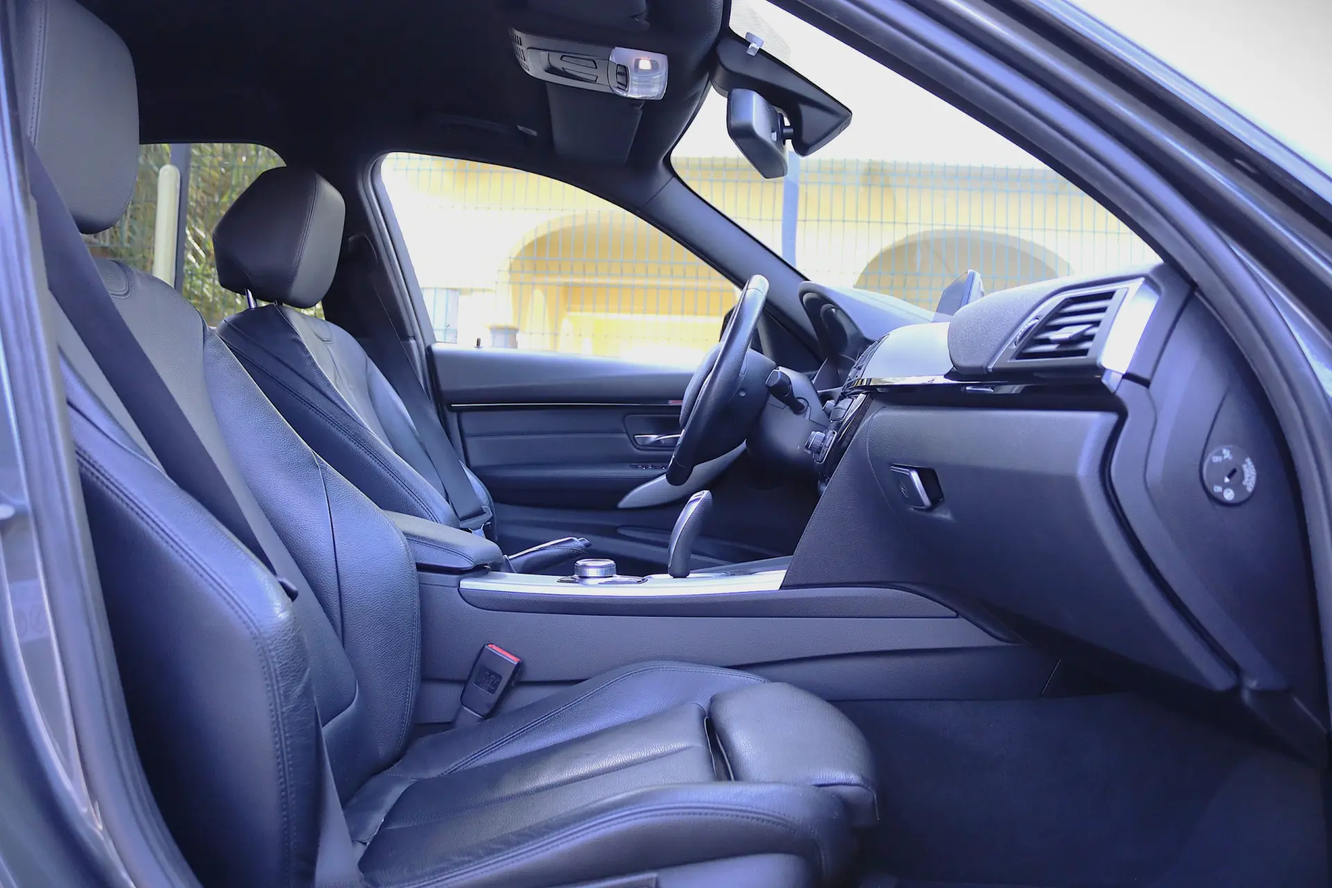 BMW 330 e iPerformance Pack M 28