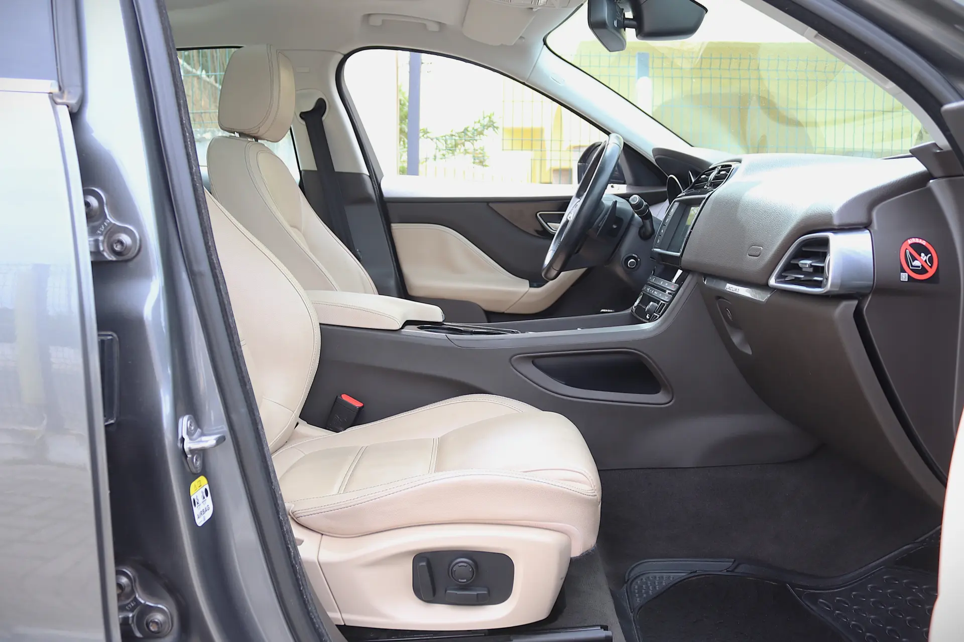 Jaguar F-Pace 20d Aut. Prestige 26