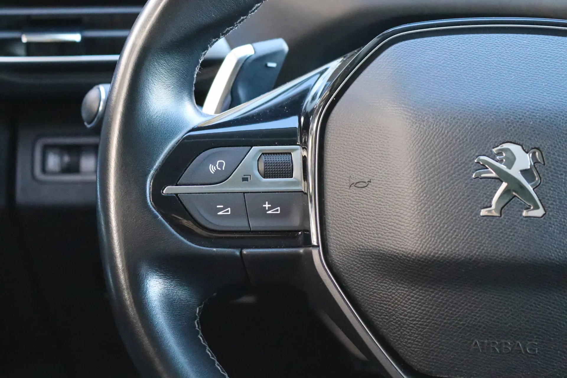 Peugeot 3008 1.6 Hybrid Allure Pack e-EAT8 11