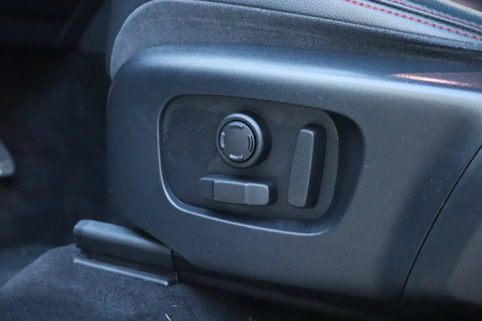 Land Rover Discovery Sport 1.5 I3 P300e AWD Dynamic SE 8