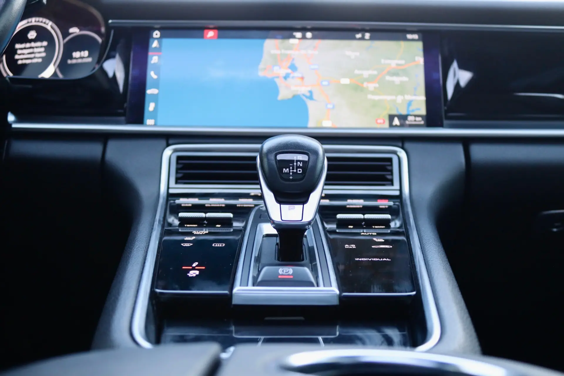 Porsche Panamera 4 E-Hybrid 31