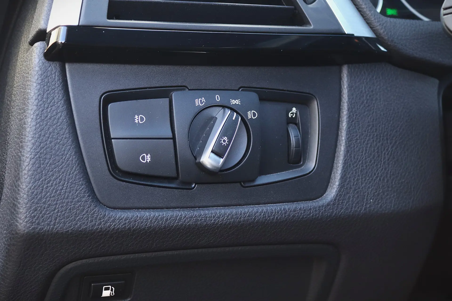 BMW 330 e iPerformance Pack M 21