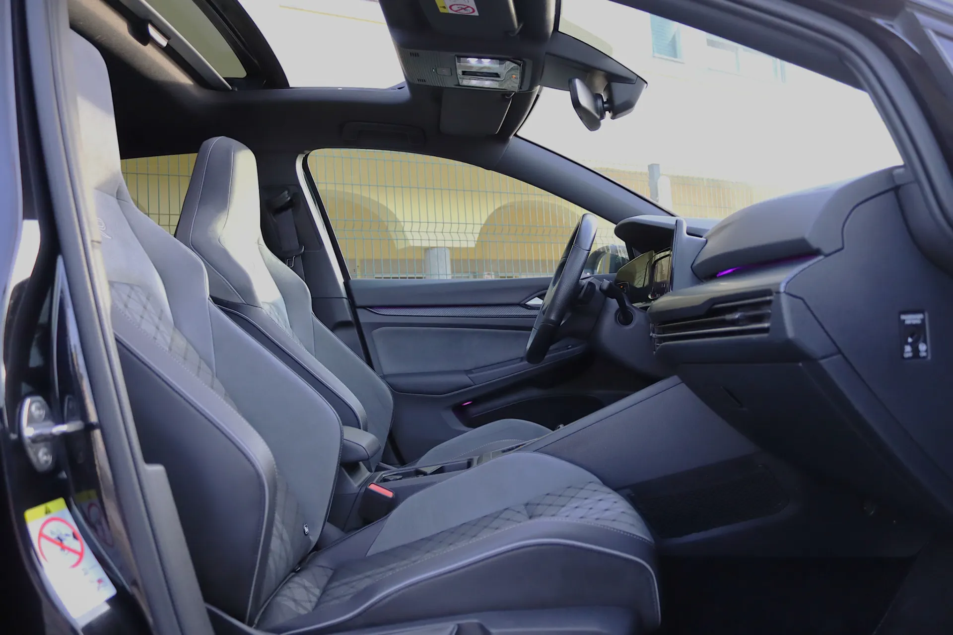 Volkswagen Golf 1.5 eTSI R-Line DSG 27