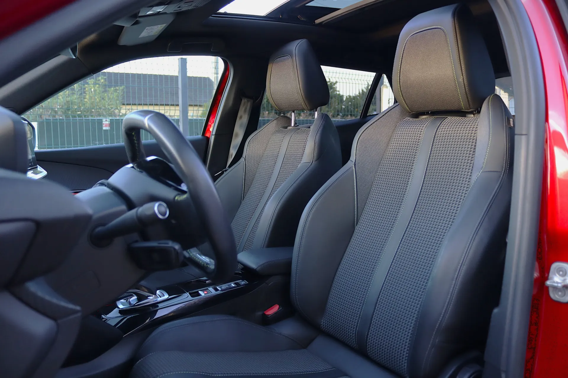 Peugeot e-2008 50 kWh GT 20