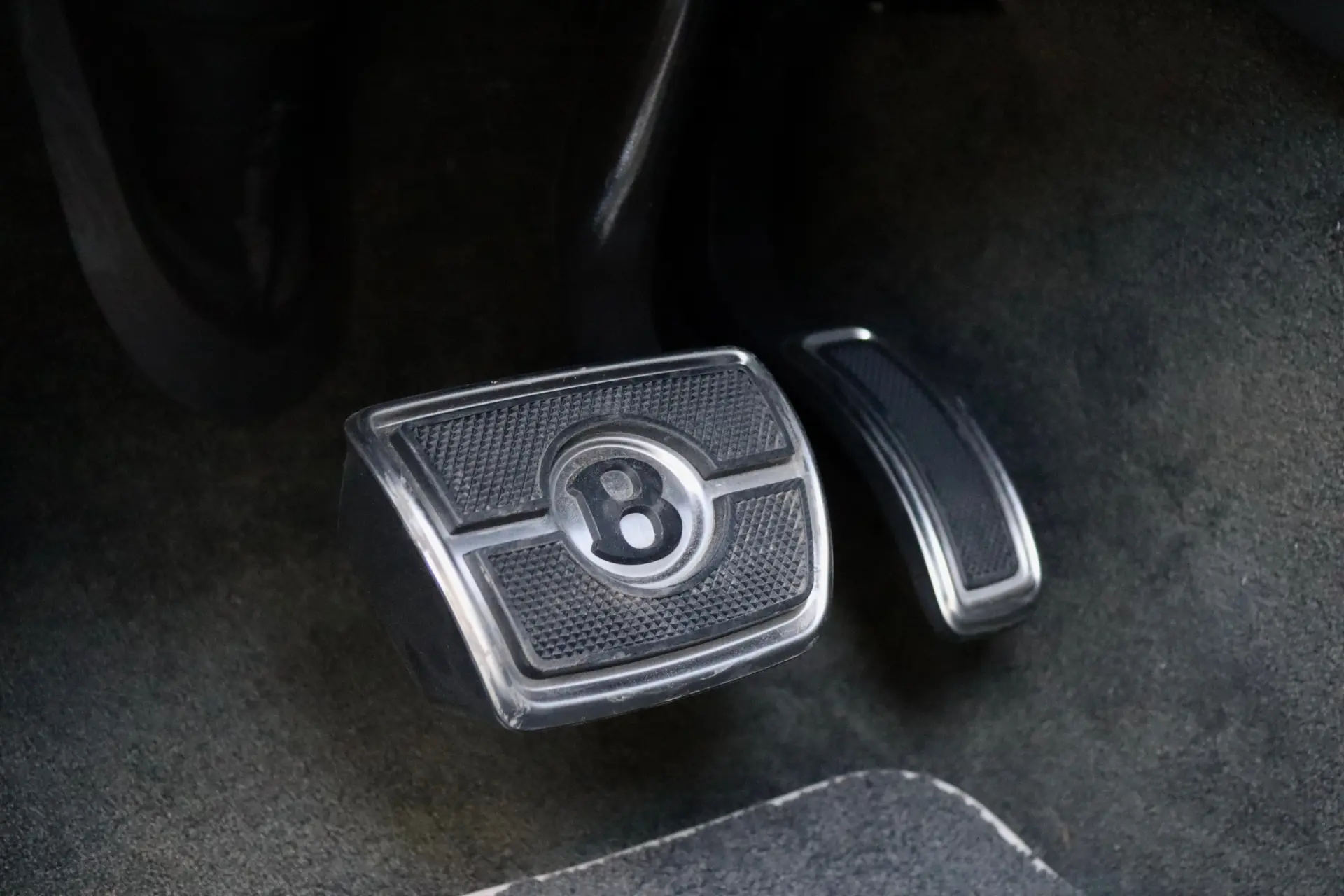 Bentley Bentayga V8 S Black Edition 25