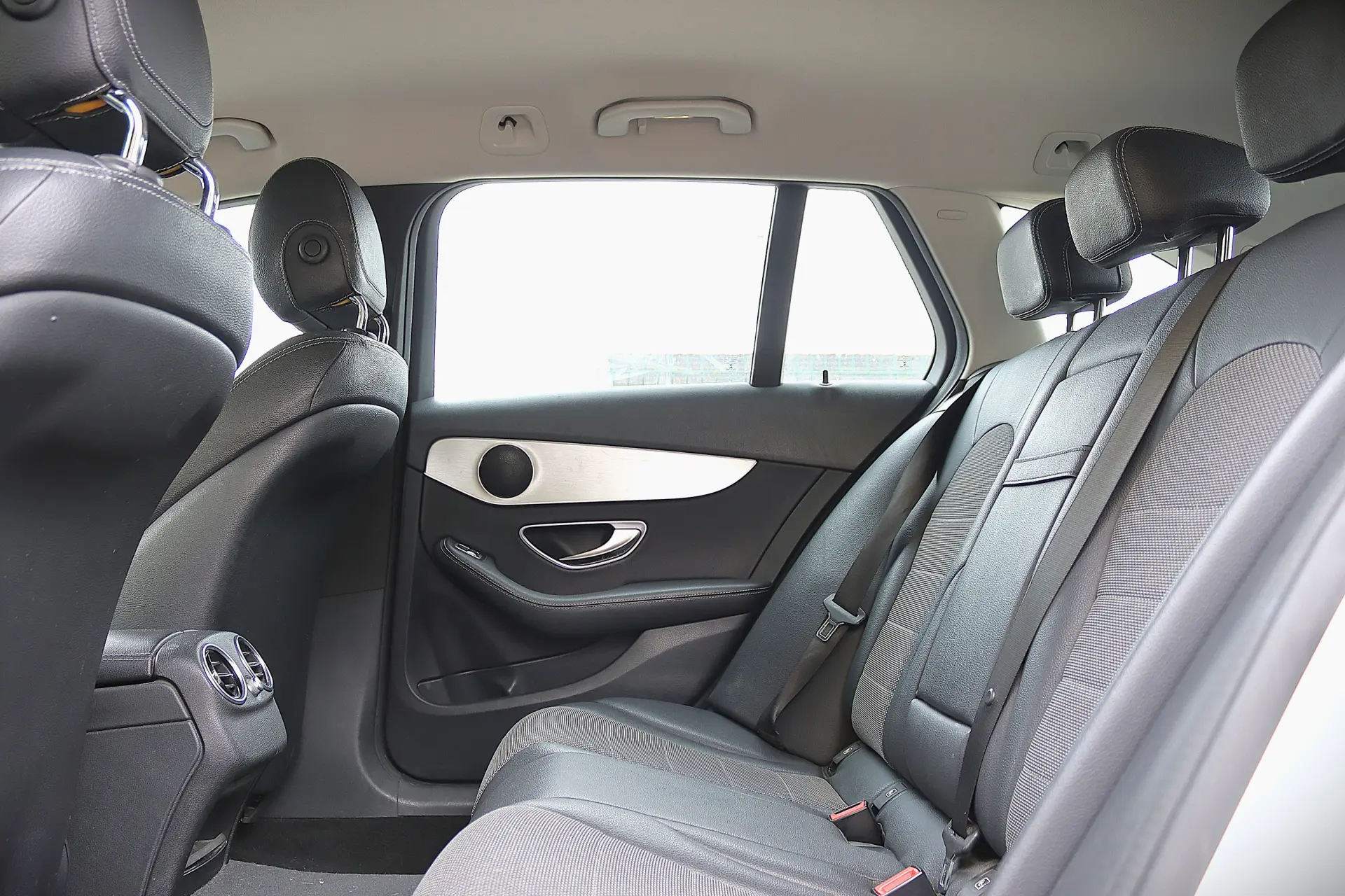 Mercedes-Benz C 350 e 13