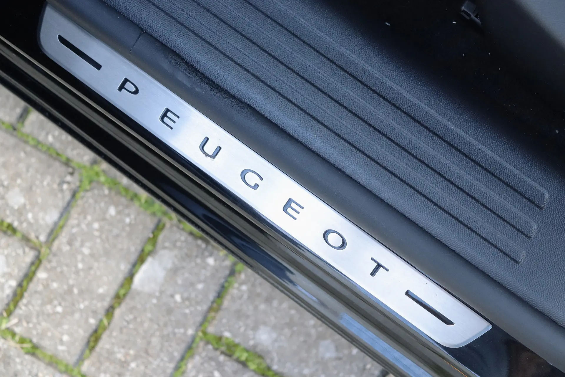 Peugeot e-2008 50 kWh GT 14