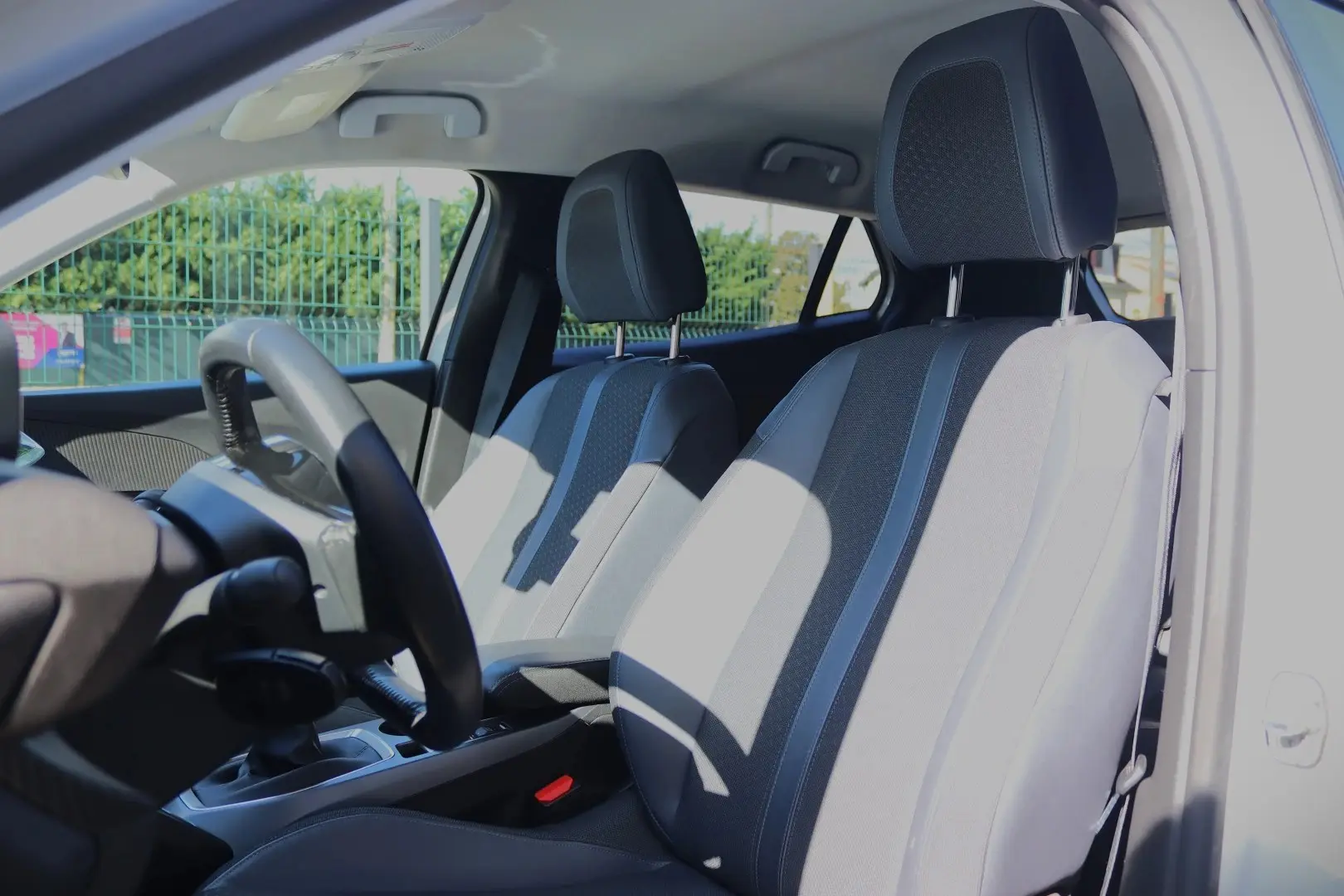 Peugeot 2008 1.5 BlueHDi Allure EAT8 16