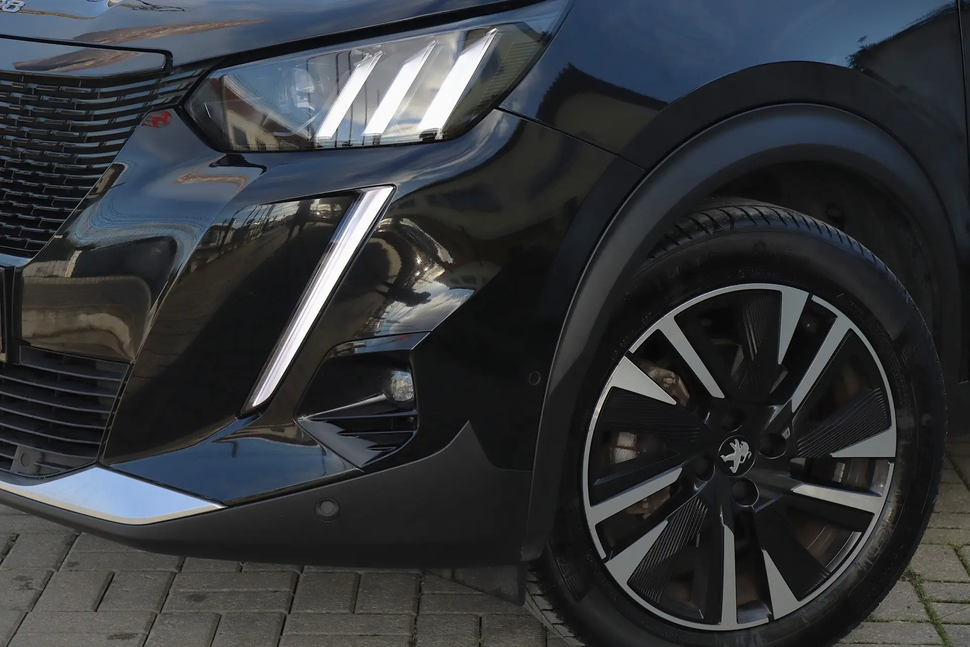 Peugeot e-2008 50 kWh GT 2