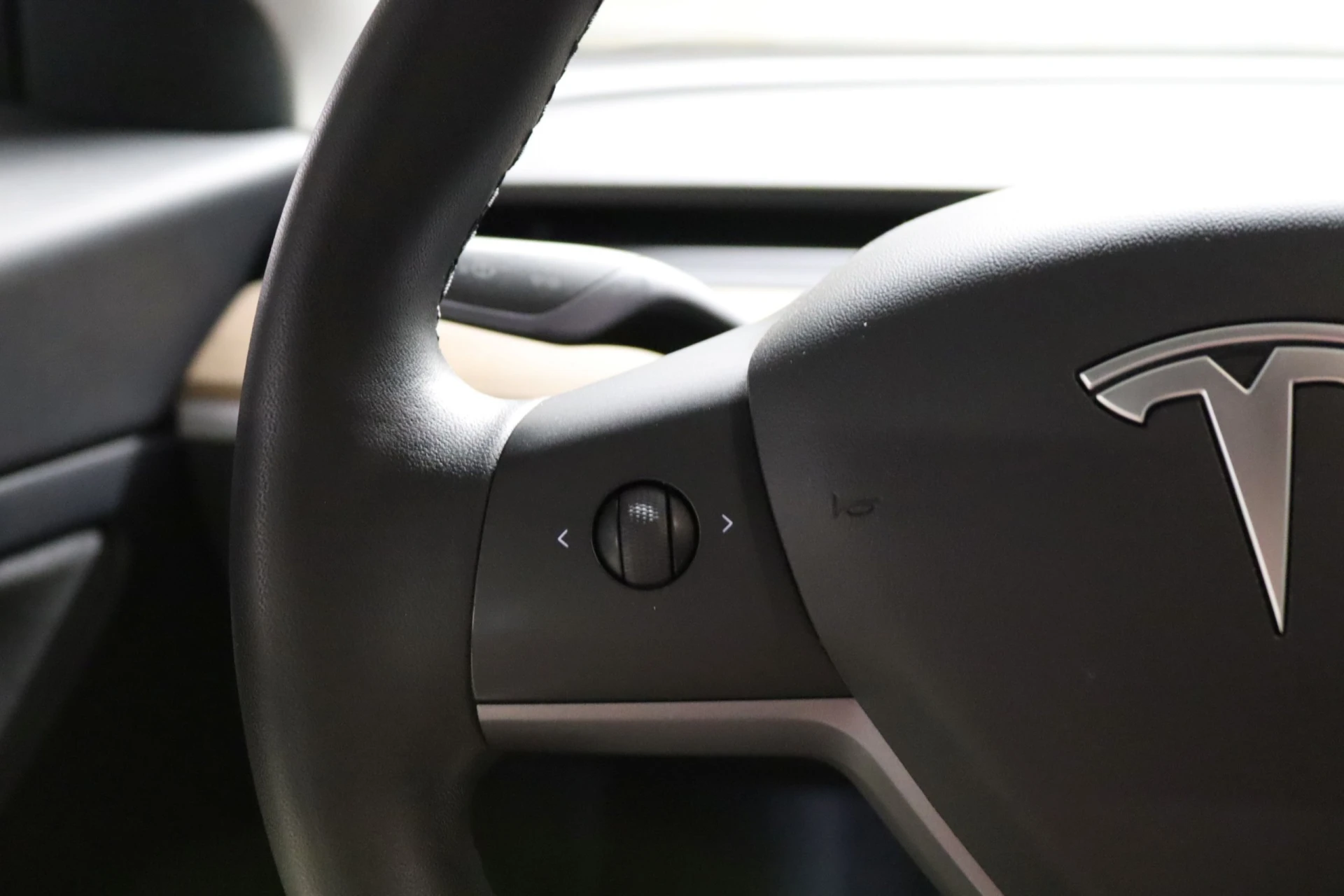 Tesla Model 3 Standard Range Plus RWD 5
