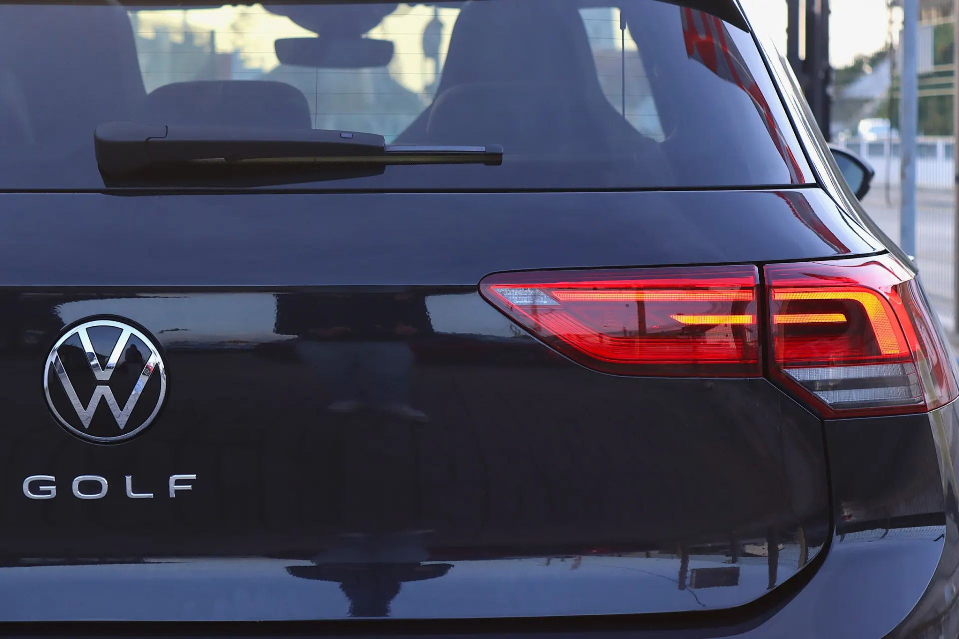 Volkswagen Golf 1.5 eTSI R-Line DSG 13