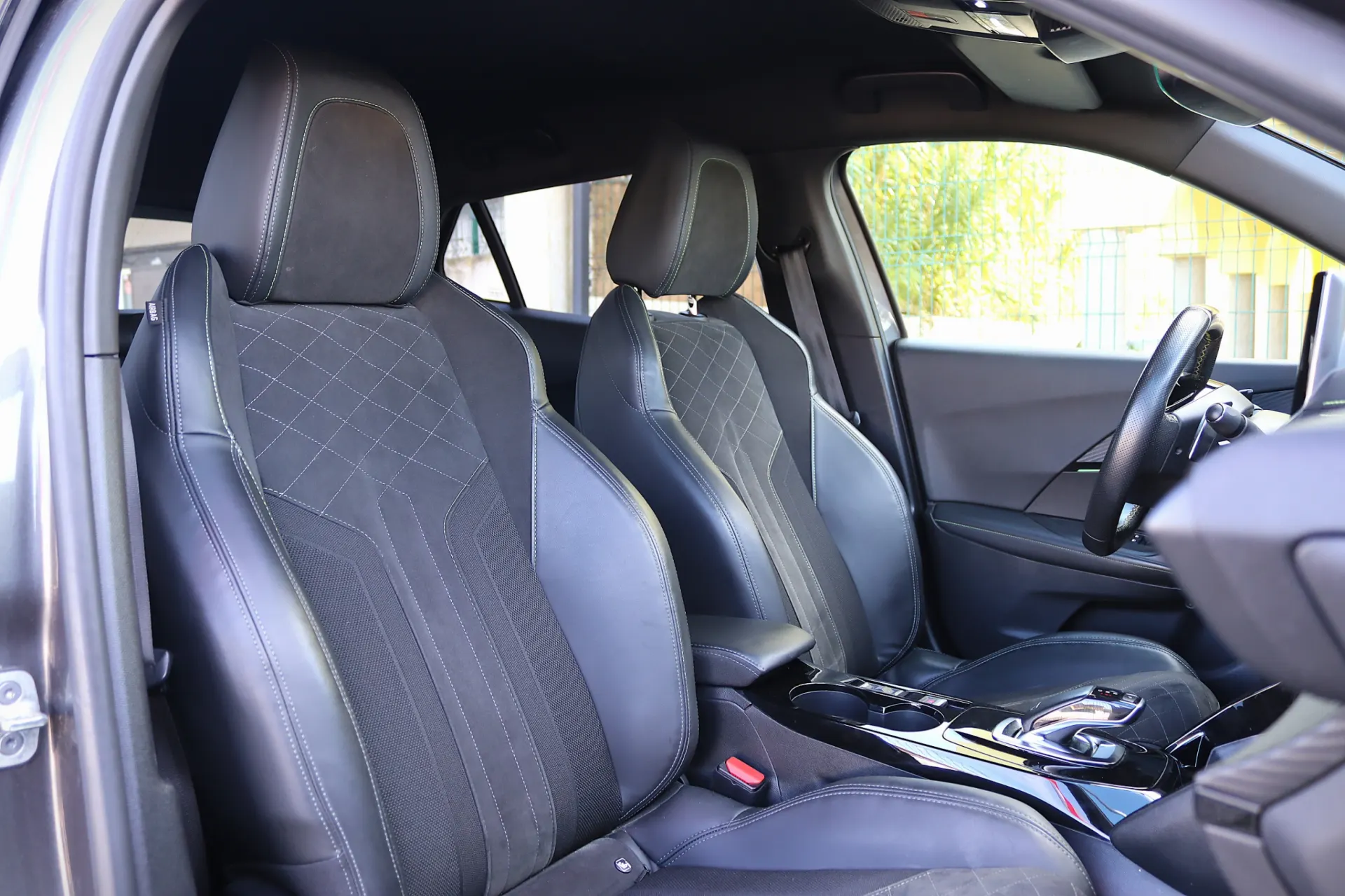 Peugeot 2008 1.2 PureTech GT EAT8 32