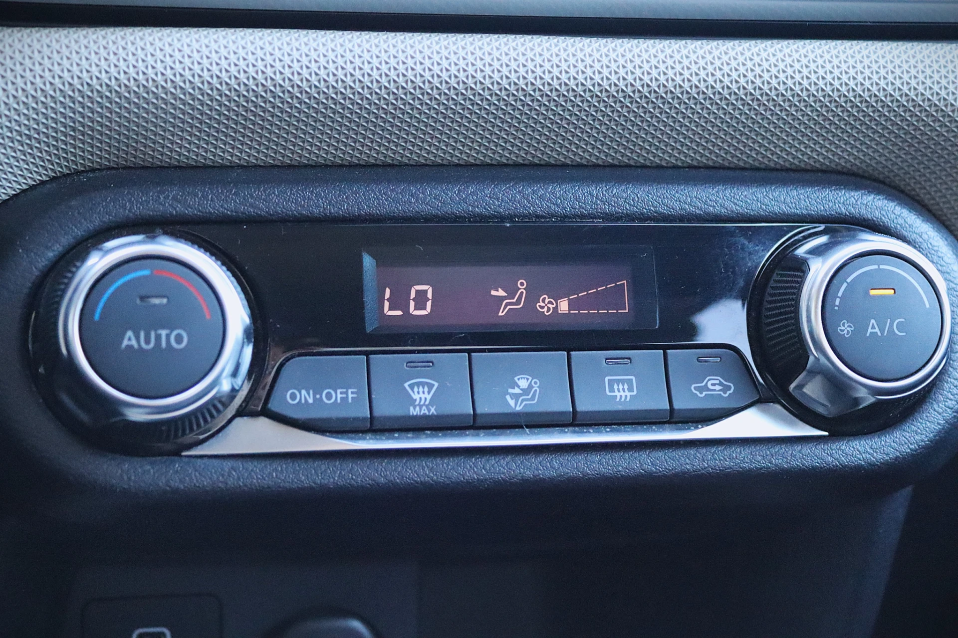 Nissan Micra 1.0 IG-T N-Connecta 21