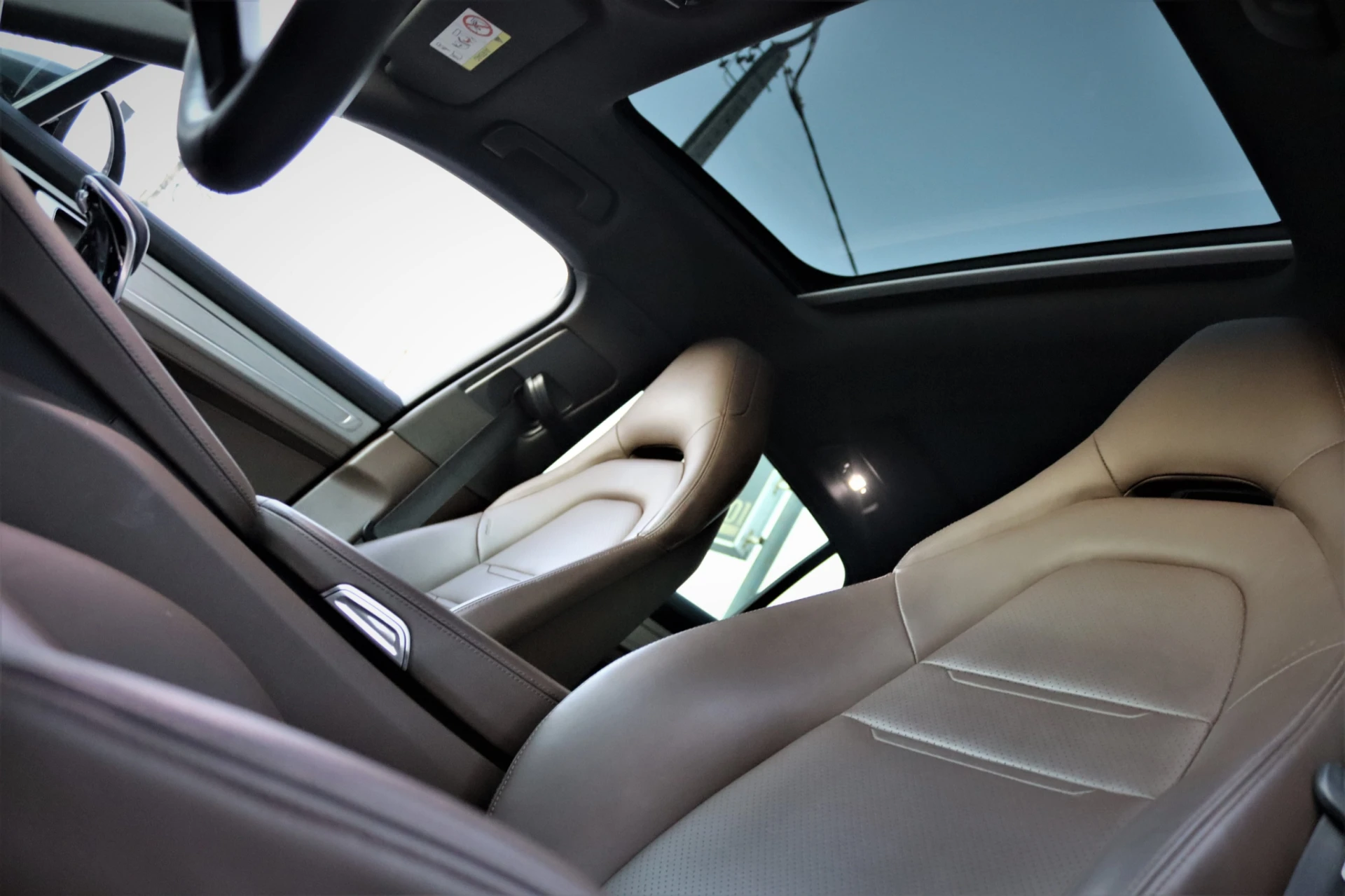 Porsche Panamera 4 E-Hybrid 11