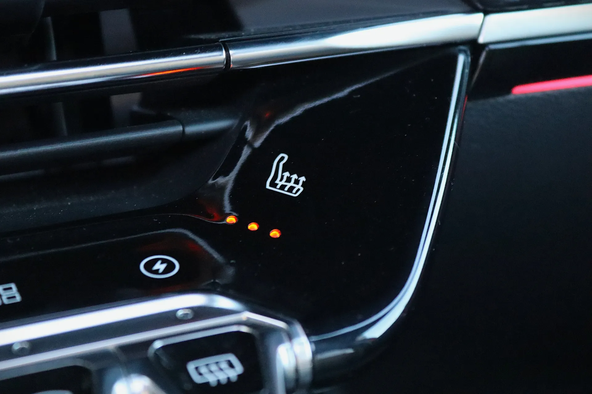 Peugeot e-2008 50 kWh GT 27