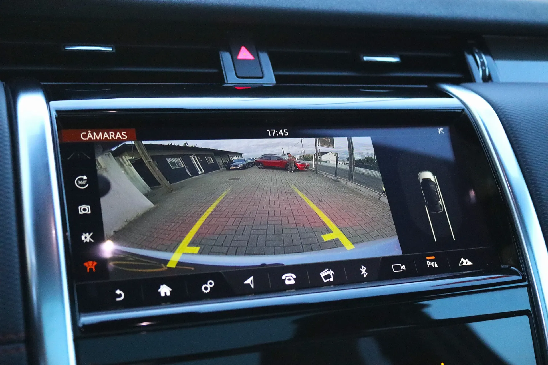 Land Rover Discovery Sport 1.5 I3 P300e AWD Dynamic SE 36