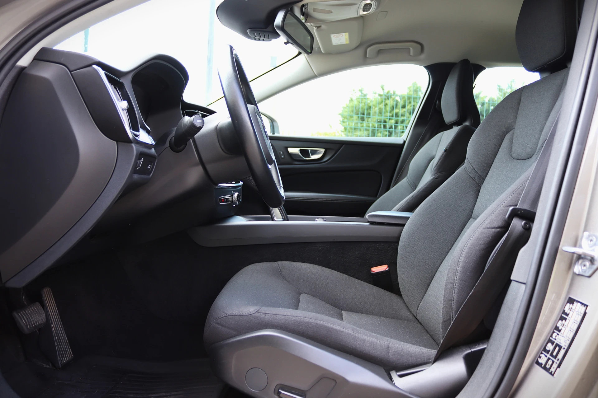 Volvo V60 B4 Momentum 16