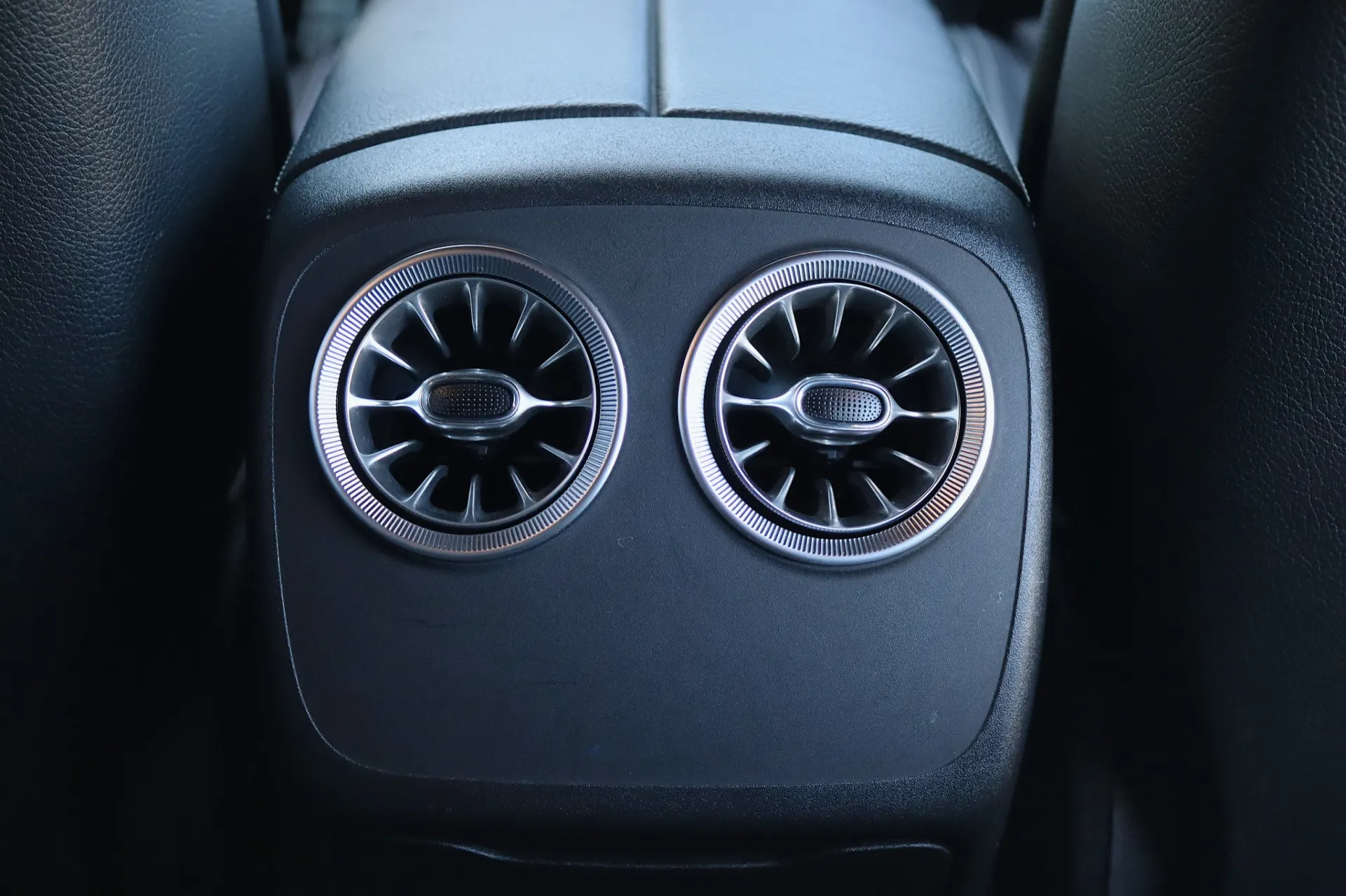 Mercedes-Benz AMG GT 53 4Matic+ 38