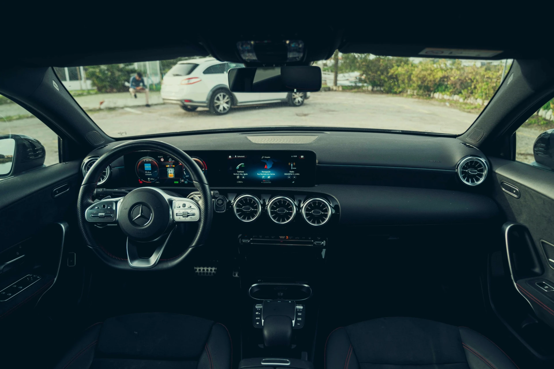 Mercedes-Benz A 250 Limousine e AMG Line 4