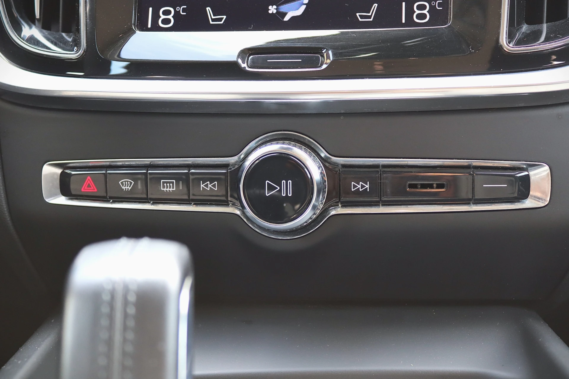 Volvo V60 B4 Momentum 24