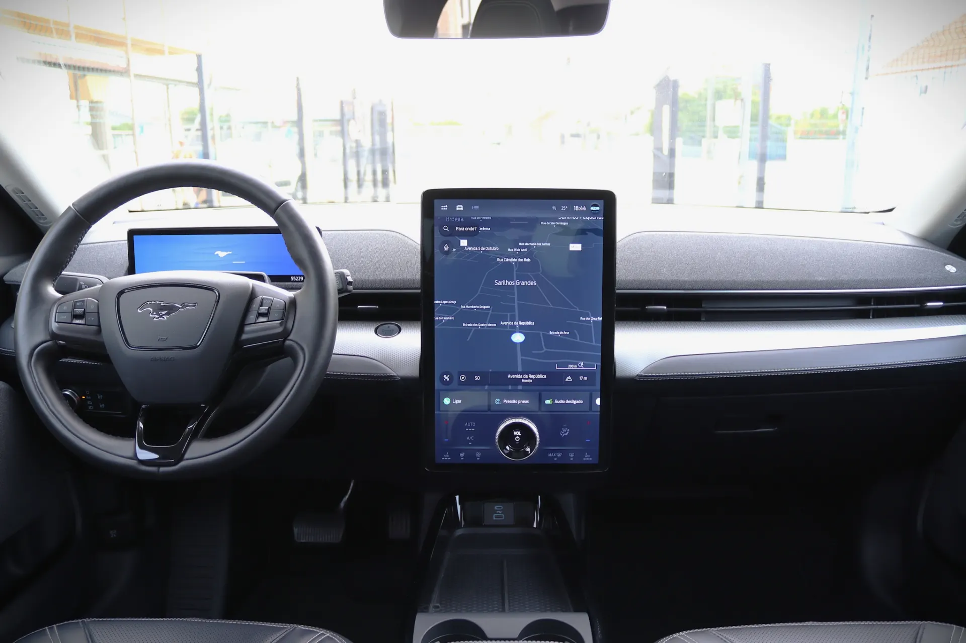 Ford Mustang Mach-E 75.7 kWh Base 4