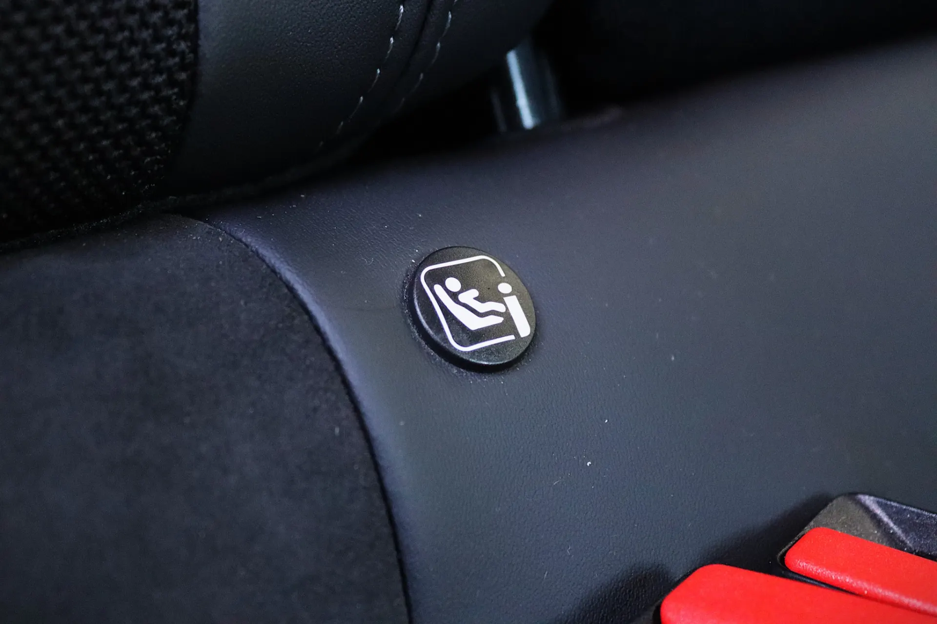 Peugeot 2008 1.2 PureTech GT EAT8 34