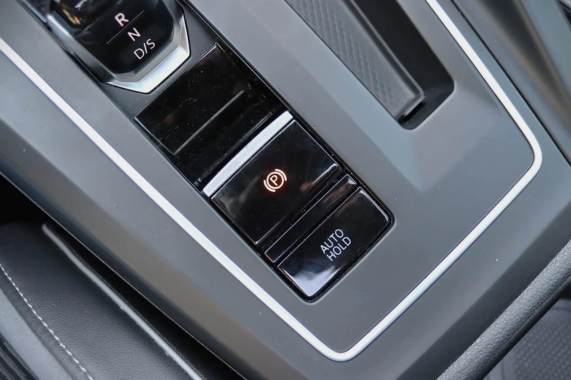 Volkswagen Golf 1.5 eTSI R-Line DSG 25