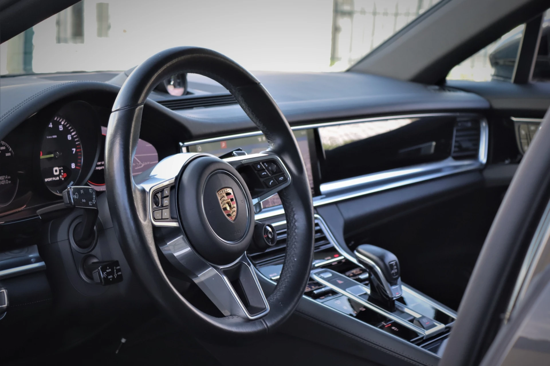 Porsche Panamera Sport Turismo 4 E-Hybrid 12