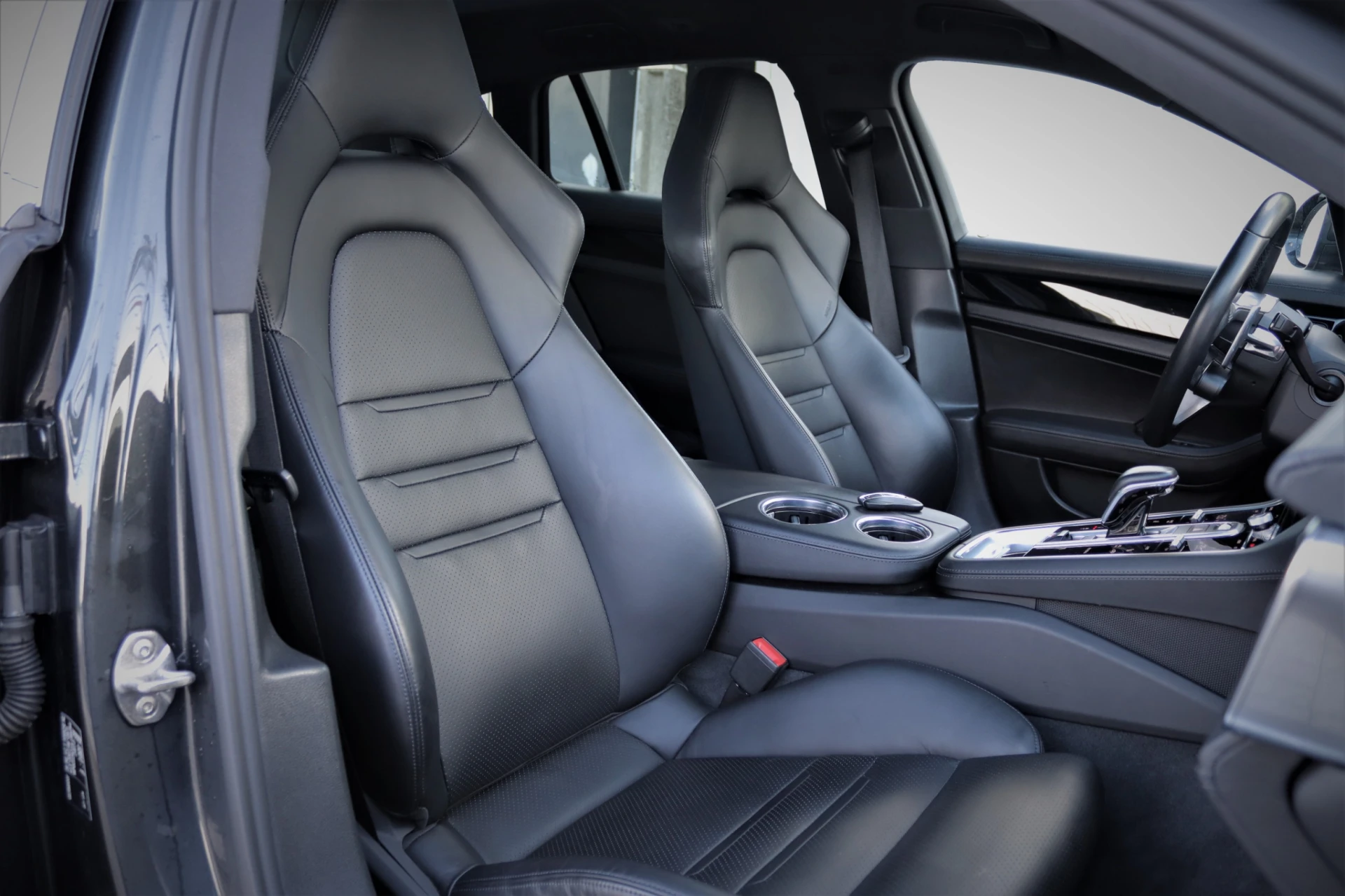Porsche Panamera Sport Turismo 4 E-Hybrid 17