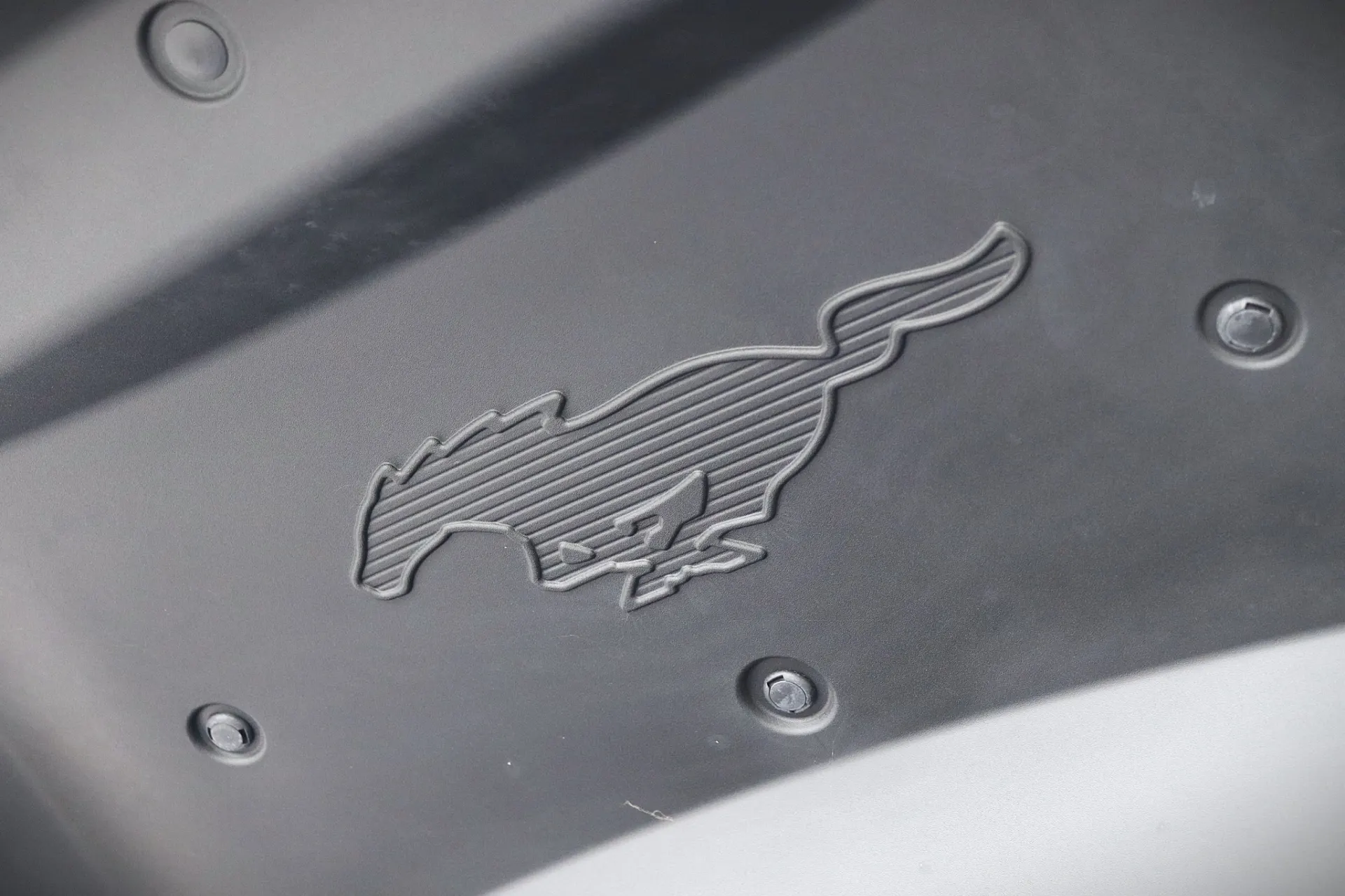 Ford Mustang Mach-E 75.7 kWh Base 12