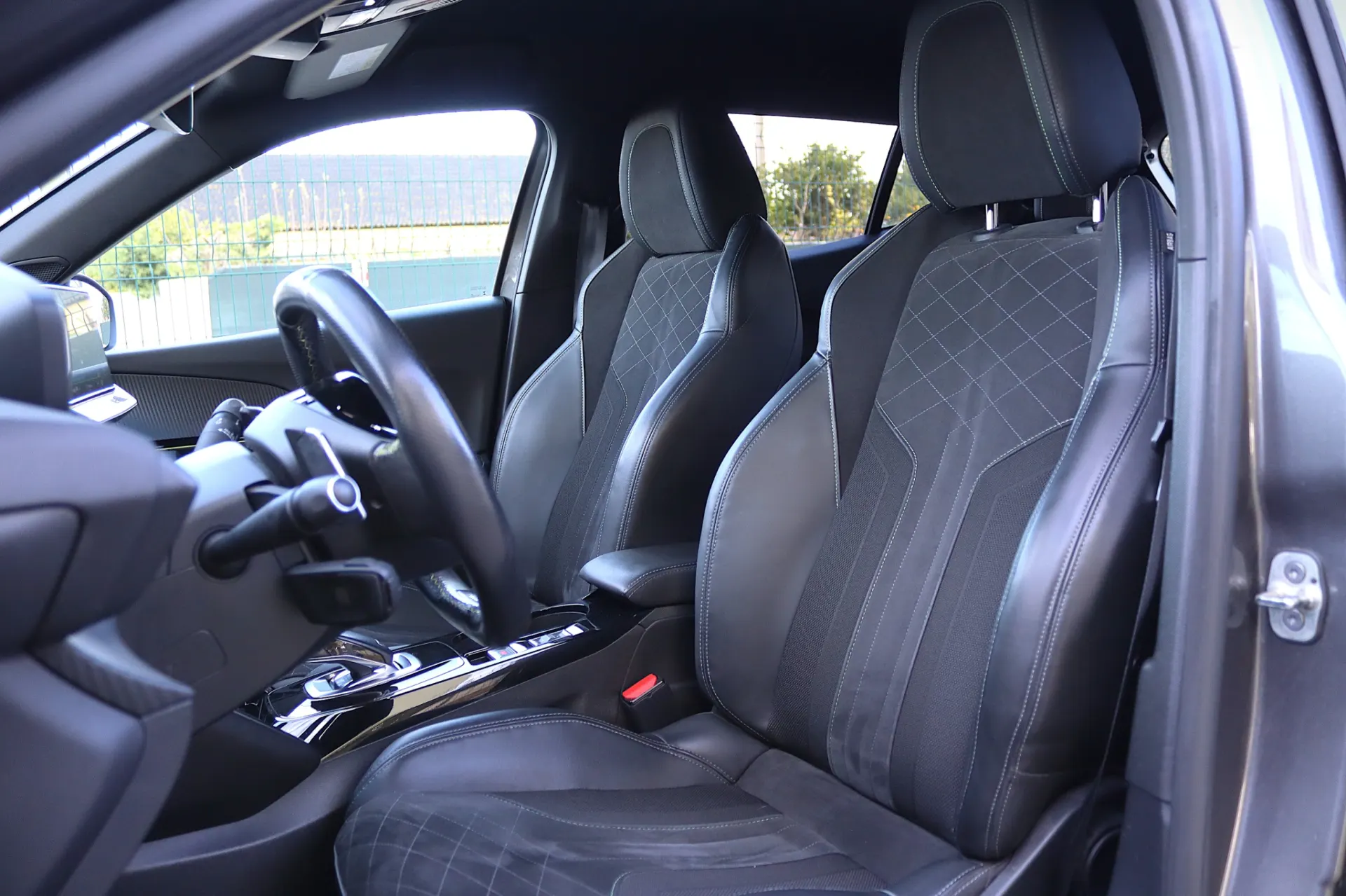 Peugeot 2008 1.2 PureTech GT EAT8 19