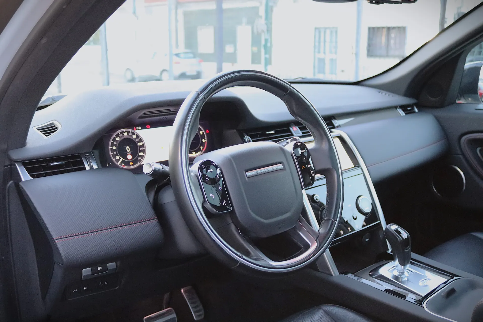 Land Rover Discovery Sport 1.5 I3 P300e AWD Dynamic SE 22