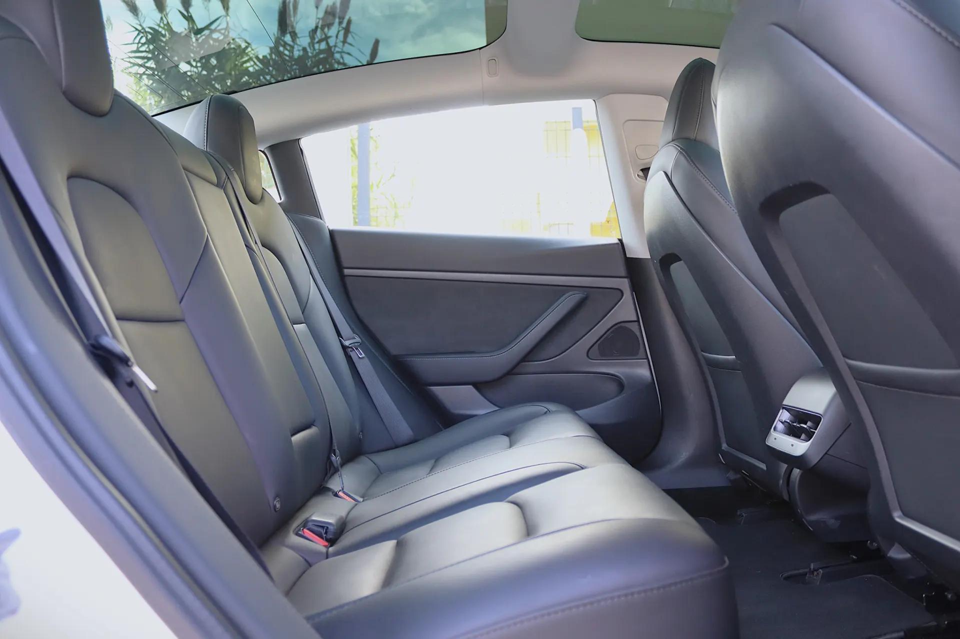 Tesla Model 3 Standard Range Plus RWD 23