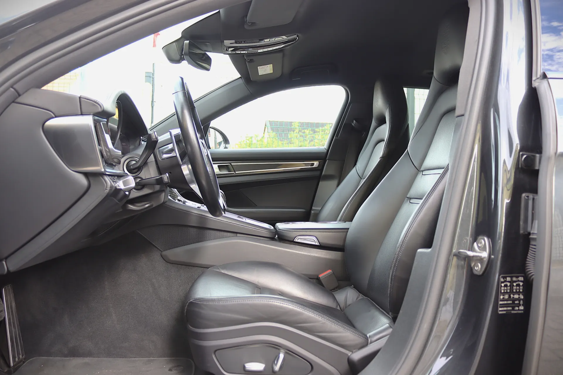 Porsche Panamera Sport Turismo 4 E-Hybrid 23