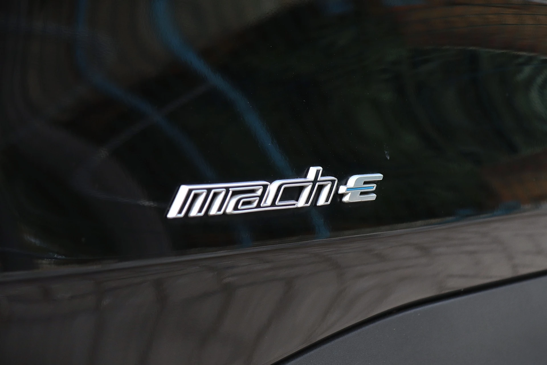 Ford Mustang Mach-E 72.6 kWh Base 18